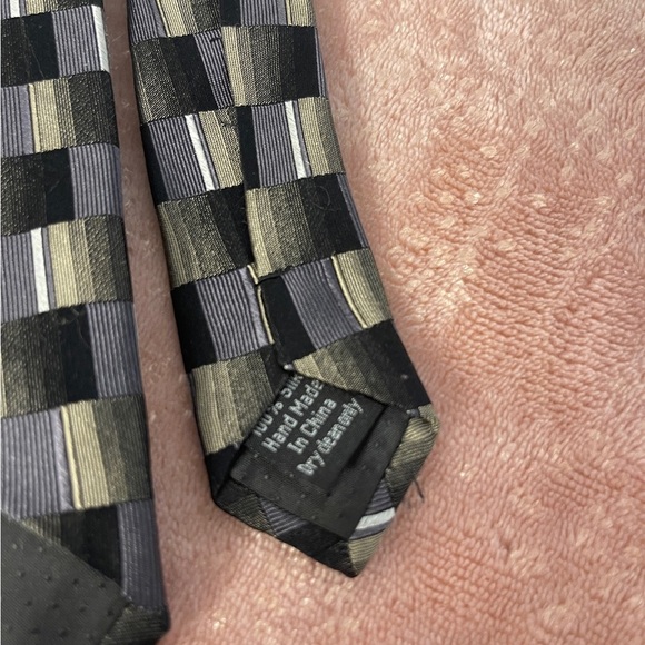 Elegant Black and Green Checkered Tie - Picture 7 of 7